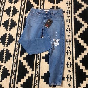 Levi’s High-rise Wedgie tapered jeans